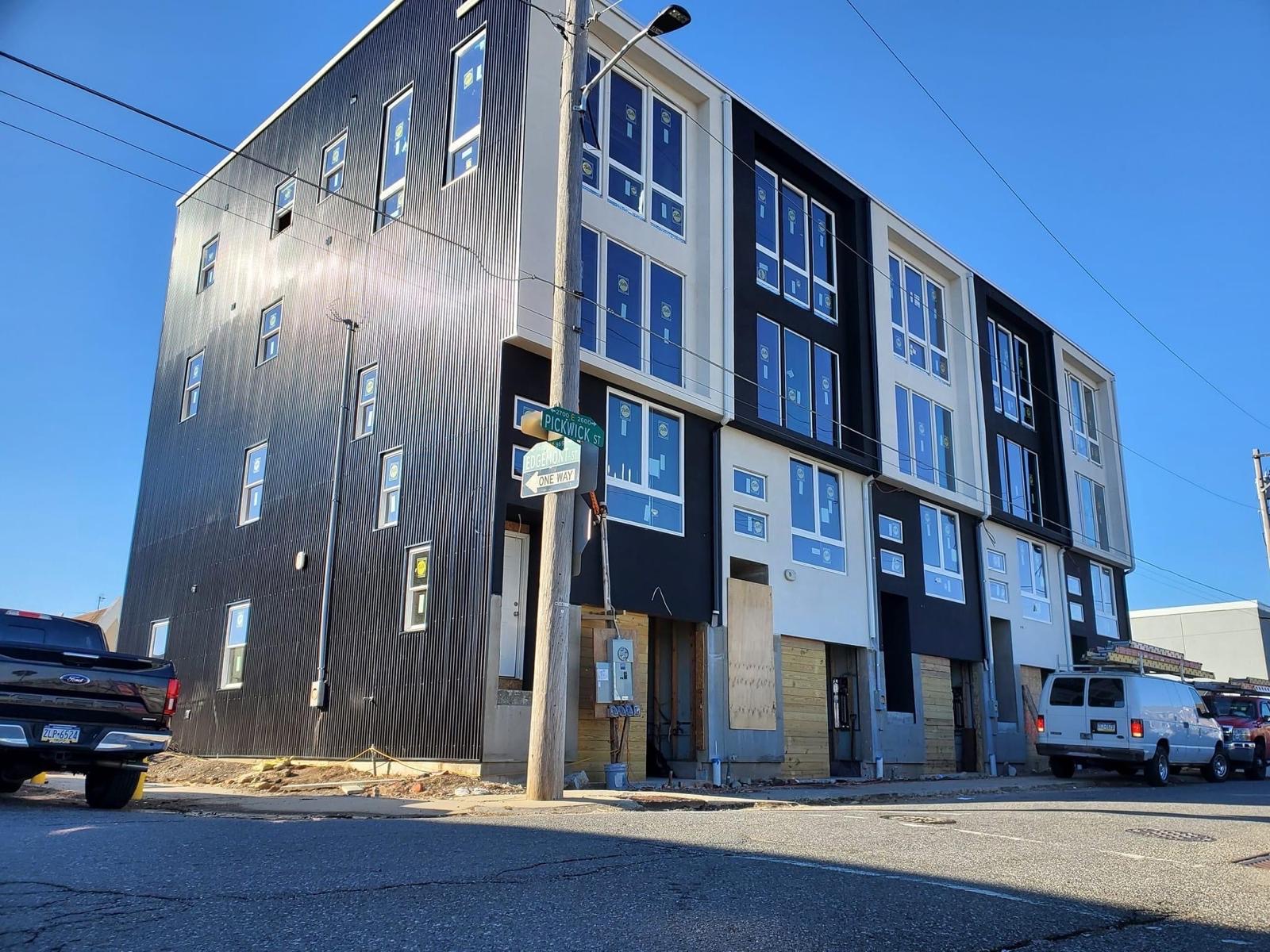 Corner elevation at the window-install stage